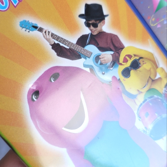 3/$15 🌸 Barney: Dino Dancin" Tunes & Musical Scrapbook - Picture 4 of 5